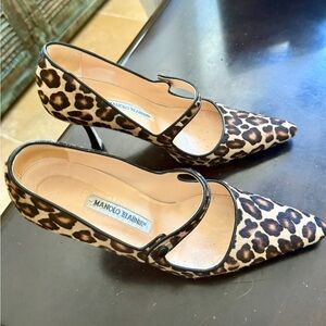 Manolo Blahnik Campari Leopard Print Mary Jane Heels pony hair Size 38